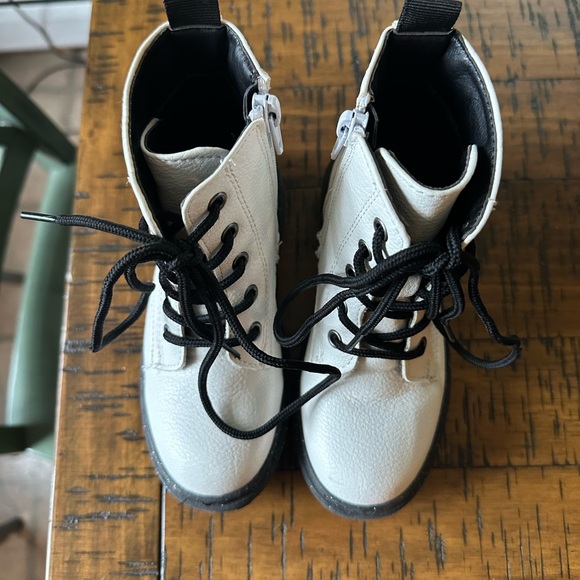 Sincerely Jules White Boots - Picture 6 of 6